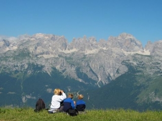  Venga con toda la familia 